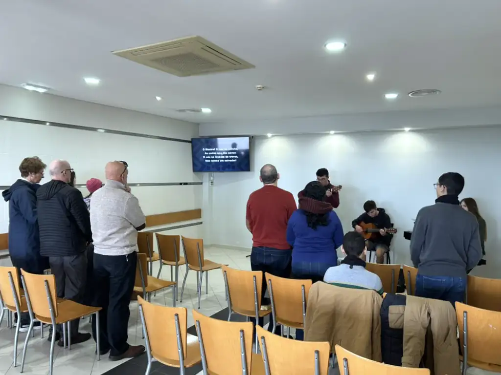 Ficaremos gratos se as pessoas do Pinhal Novo se juntarem a nós para louvar a Deus na Igreja Batista Evangélica em Palmela, chamada Cidade Colina.