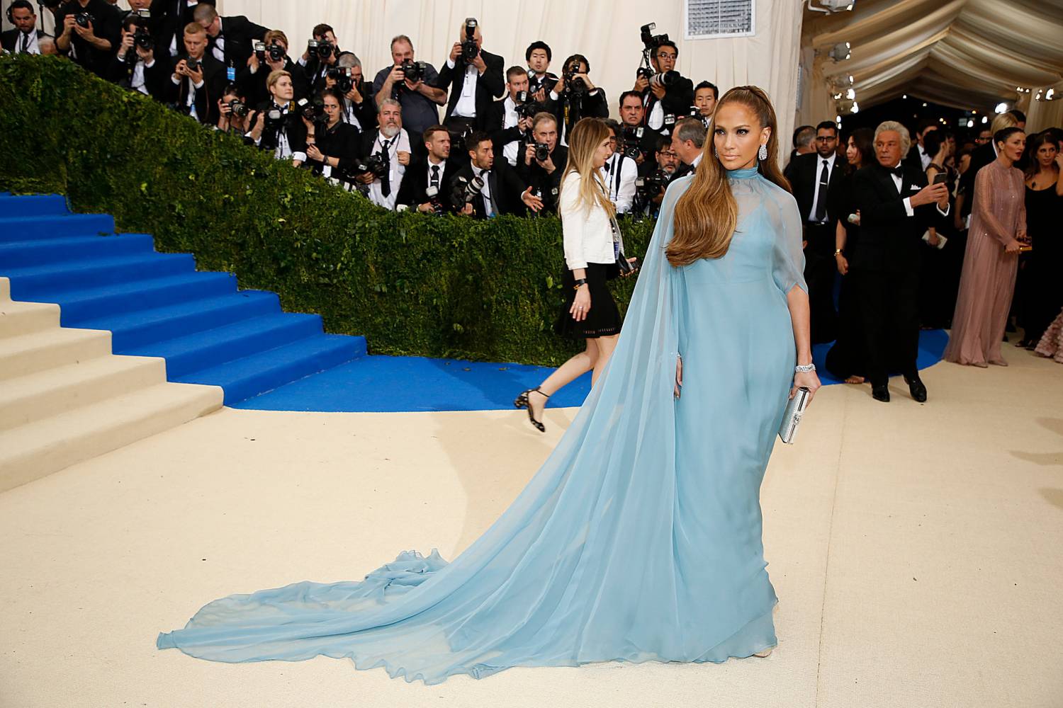 met-gala-2017-471-jennifer-lopez-superJumbo-v3