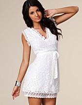 Lace Dress SEK 299, Angeleye - NELLY.COM