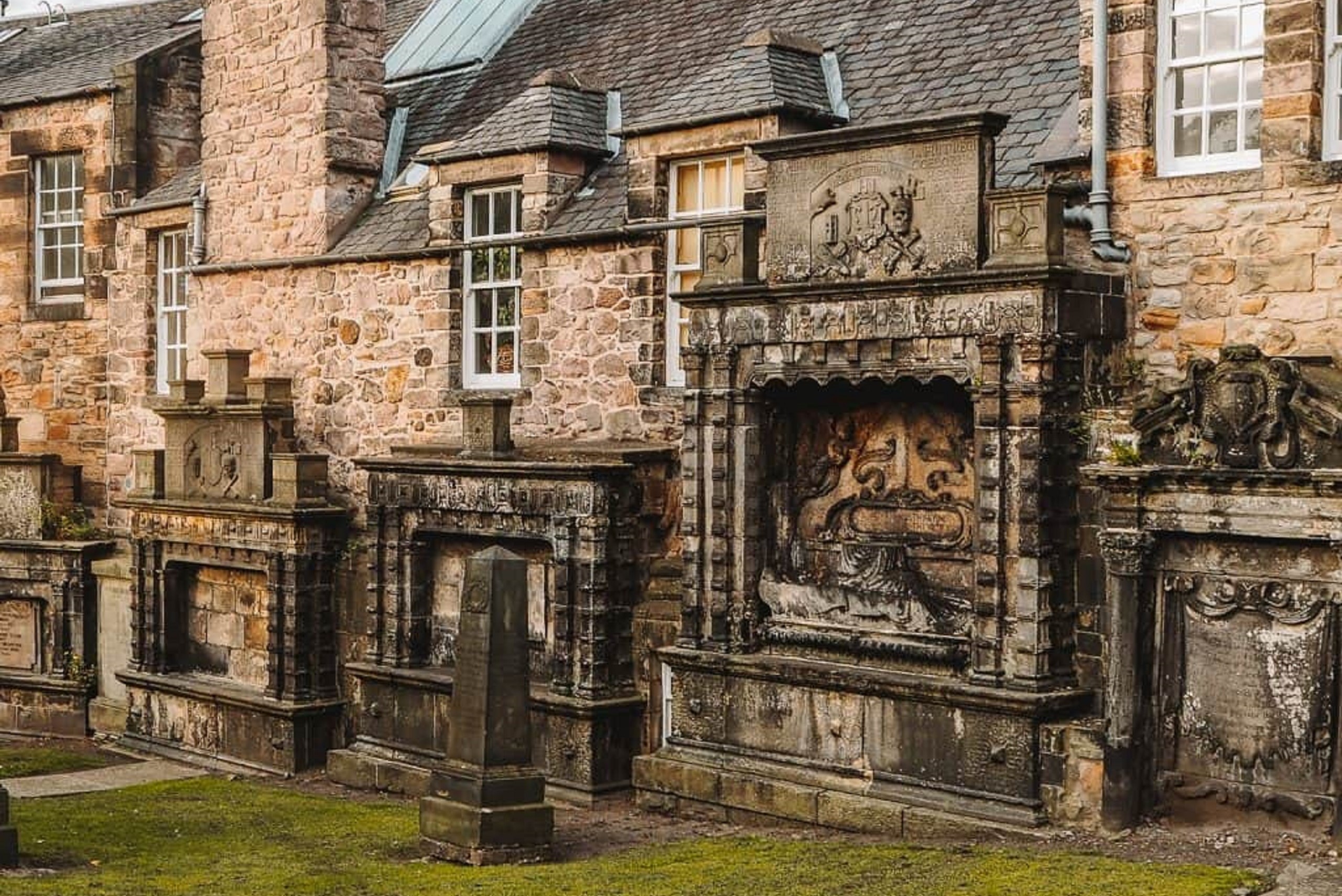 greyfriars-kirkyard-edinburgh-bobby-harry-potter-most-haunted-7-of-10-1024×768