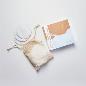 Plastic-free packaging design for reusable bamboo make-up remover pads in pouch