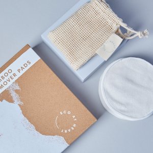 Plastic-free packaging for reusable bamboo make-up pads on blue background