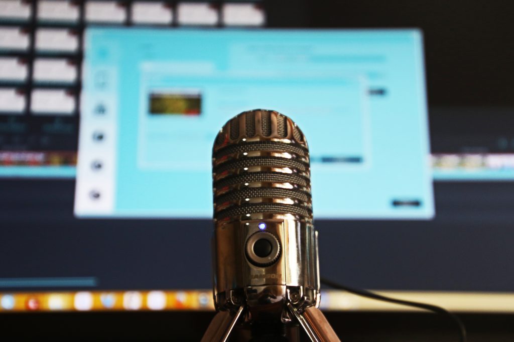 Selective focus photography of gray stainless steel condenser microphone