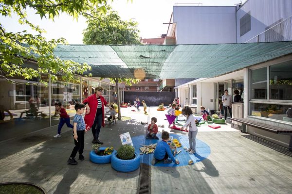 School courtyard transformed into stimulating place with sensory learning