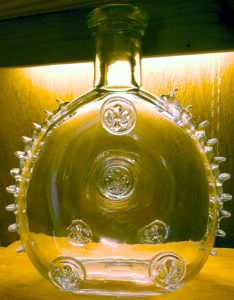 Baccarat bottle. 10 fins on both sides. Upright orietation of the fleurs de lys. (approx. 1870-1900)