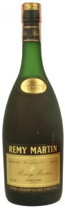 Text on upper and lower left (gradi 40% and VSOP) and on upper right: '70cl e'; colour of label is somewhat more green; area around the centre of the label is brown (not black)