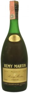 Text on upper and lower left (gradi 40% and VSOP) and on upper right: '70cl e' (1970s); text in upper left and right smaller than on previous two bottles