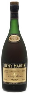 Text in all four corners; above right 40% vol. Right below: 68cl e (some more space between '68cl' and the 'e'); 1980s
