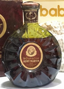 In dark green glass; XO Special is printed above Remy Martin. The sticker on top says: 'specially packed for Singapore Airlines Duty-Free Emporium' (click to see). 1980s
