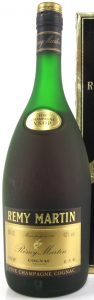 upper left: 94.6cl (1 US Quart); upper right 40% vol. Lower right: D.F.S. (Duty Free Sales)