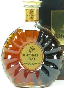 Same as previous, but a more yellow label and neck capsule; 70cl stated on the back of the neck. 'Travel retail and duty free' printed on the box