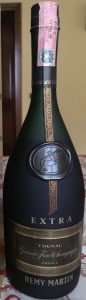 '0,70 cl e' stated (very difficult to see, click to see details); on the paper duty seal it says: 'da litri 3/4'! (1970s)
