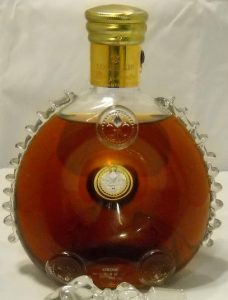 11 fins on the right and 10 on the left; 750ml stated; (box is absent; Saint Louis crystalleries bottle?)