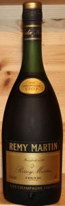 The front is the same as previous bottle; on the back is '0.70L' (above Erzeugnis) stated and Französisches Erzeugnis