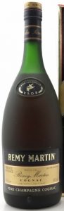 100cl e stated on the bottom left; 40%vol in bigger letters; Duty Free Sales Only (1990s); Französisches Erzeugnis on the back