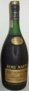 70CL in upper right and 40 gradi alcohol in lower right; Portuguese import by Jeronimo Martins, Lisboa