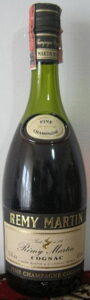 3 stars and Fine Champagne on neck label; on bottom left is stated: '0,70Le'. With a paper duty seal on top.