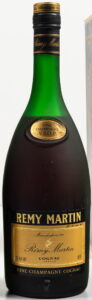 Text on lower left (VSOP) and lower right (40%); Duty Free Sales Only; with a little 'F' underneath 40%.; 1L bottle, stated on the box (the silhouette of the bottle is also different from the previous one)