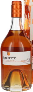 70cl VS Classique; emblem has more colour and there is text on the line (2 ans ... 3 ans .... 4 ans) (2019)