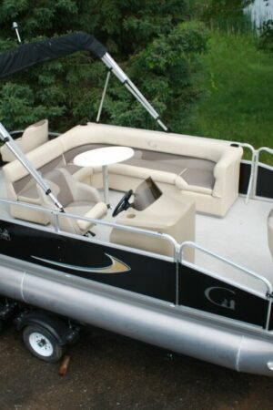 New 20 Party Fish Grand Island pontoon boat-60 four stroke and trailer