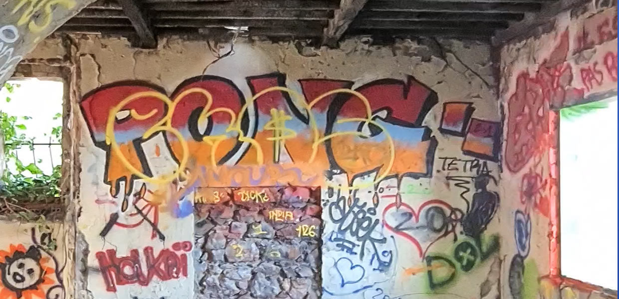 REPORTAGE MAISON ABANDONNEE GRAFFITI