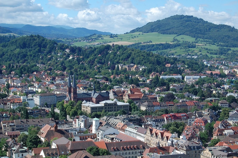 Freiburg im Breisgau mit Freiburger Münster, hier sitzt unsere SEO Agentur