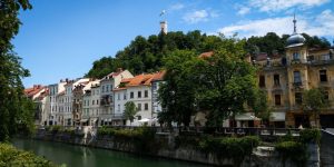 Häuerreihe an der Promenade entlang der Ljubljanica