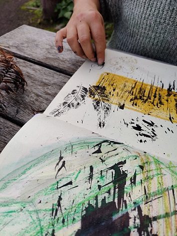 Beter voor jezelf zorgen met kunst, slow art, artjounaling en creëren als je zelfzorg door life coach en creatieve coach Meike Janssens