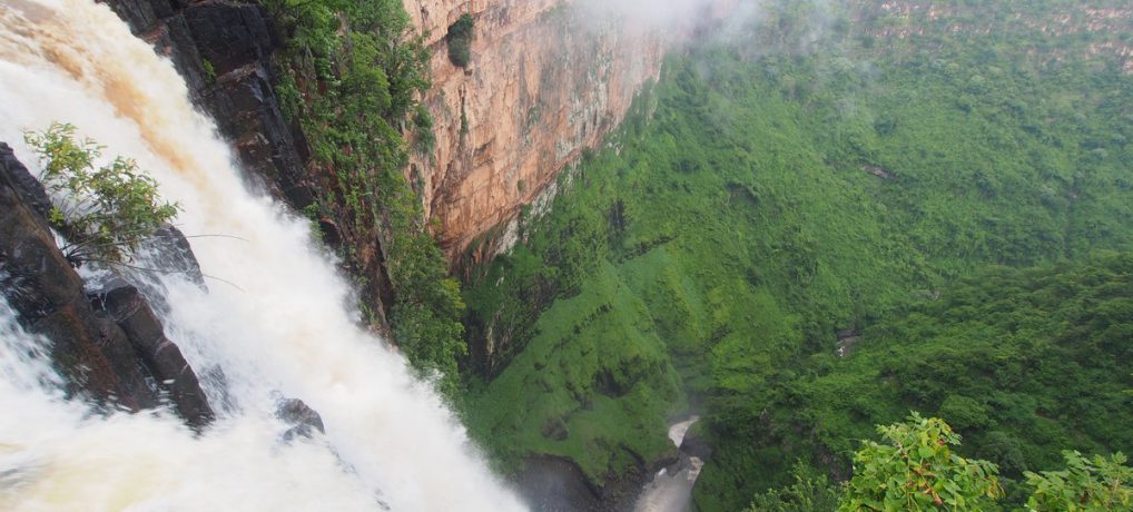 Dag 181-185 (23-27 feb.): Een waterval aan het einde van de wereld, dieselblunderen, bandieten en nijlpaarden