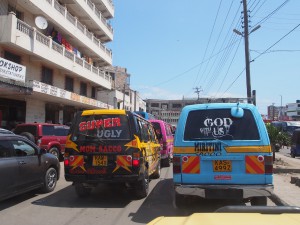 PC228408 - Kleurrijke busjes in Mombasa