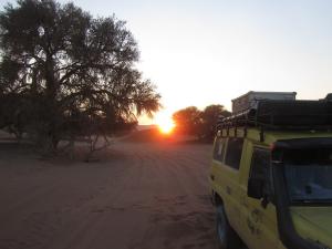 IMG 0324 - Zonsopkomst in Sossusvlei, vast in het zand