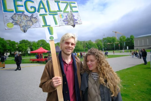 Legalize it Schild von Teilnehmern