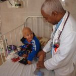 Los cubanos disfrutan de servicios de salud universales, gratuitos y de calidad. (Foto: CubaHoy)