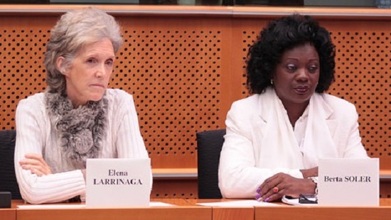 Elena Larrinaga, la autotitulada presidenta del Observatorio Cubano de Derechos Humanos con sede en Madrid, junto a la vulgar y cada vez m&aacute;s desprestigiada Berta Soler, que dice ser la l&iacute;der de las Damas de Blanco.