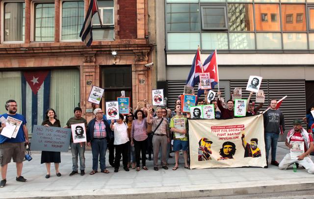 Manifestación en solidaridad con Cuba frente a la Embajada de Cuba en Londres (+Fotos)