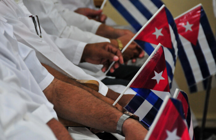 Ayuda a pacientes en Cuba con COVID-19