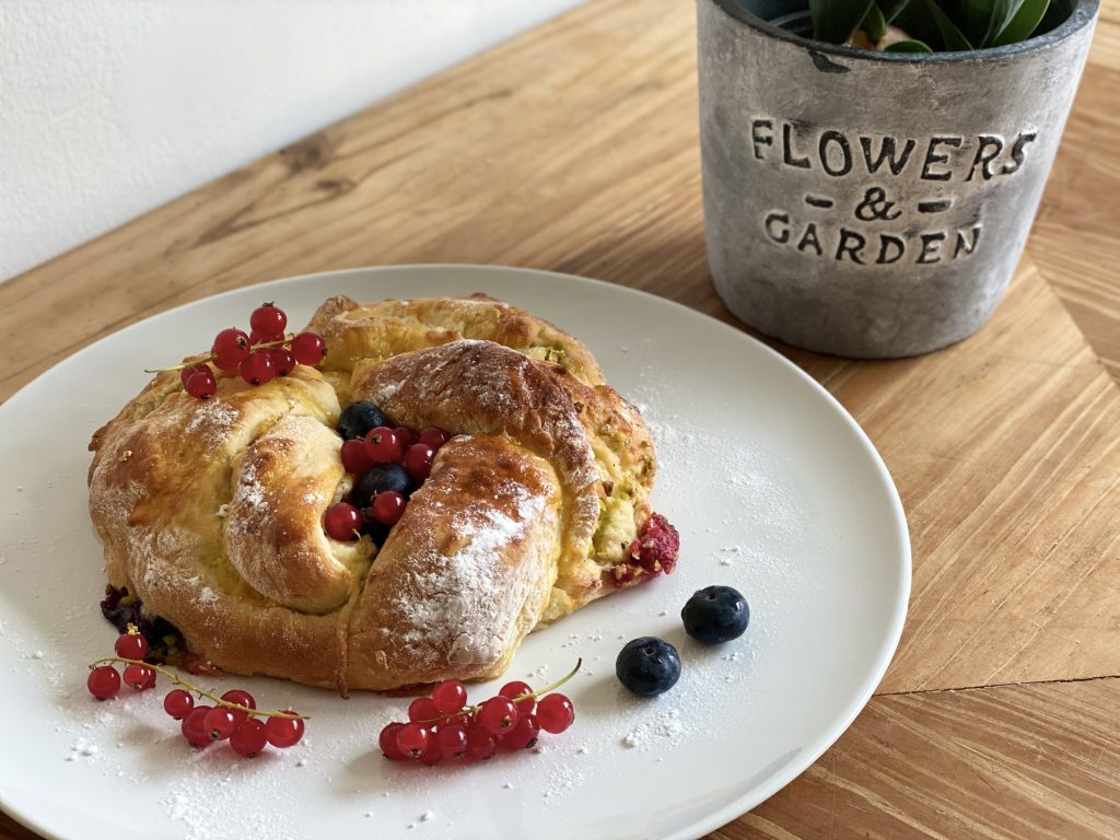 Osterzopf Ostern Himbeere Pistaziencreme