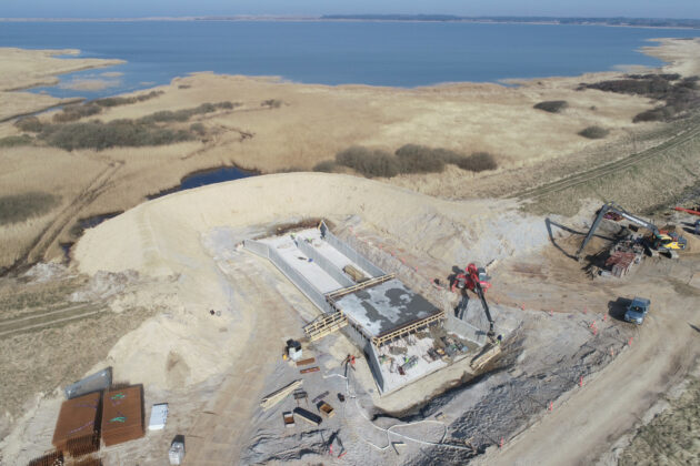 Der laves en udløbstunnel hvor vandet skal løbe retur fra Flade Sø ud i Kastet Å. Foto: Jakobsen Blindkilde.