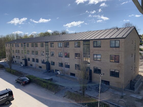 Timberman leverer 10.000 kvadratmeter vinylgulv til 144 boliger på Grønlands Torv i Aalborg. NCC renoverer boligerne for Alabu Bolig. Foto: PR.