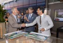 Bestseller bygger logistikcenter i Holland Bestseller bygger nyt logistikcenter i Holland. Fra venstre til højre: Allan Kyhe Kjaergaard, logistikdirektør hos Bestseller, Jarl Frijs-Madsen, dansk ambassadør i Holland og Adam Elzakalai, rådmand for økonomiske anliggender og viceborgmester i Lelystad Kommune. Foto: PR.