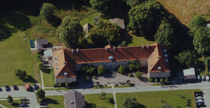 Rudersdal Kommune planlægger fortsat at sætte Piberødhus til salg til en andelsboligforening, der vil etablere et seniorbofællesskab i ejendommen i Birkerød. Foto: Styrelsen for Dataforsyning og Effektivisering.