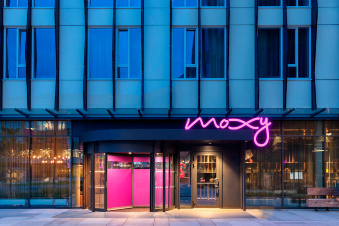 Marriott International åbner i samarbejde med Core Hospitality og A. Enggaard hotelkædens koncept Moxy Hotels i Sydhavnskvarteret i Aarhus. Billedet her er fra Moxy i Bergen i Norge. Foto: Core Hospitality.