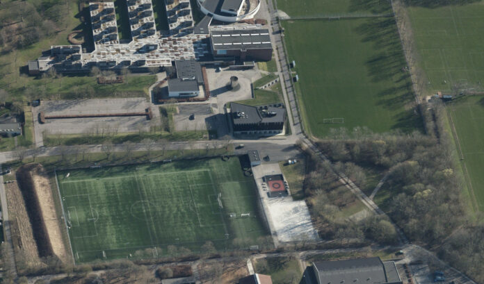 AGF vil bygge nyt stadion til klubbens kvindehold i Tilst, hvor DBU Jylland aktuelt har kontorfaciliteter og baner. Foto: Kortforsyningen.