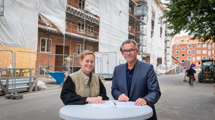 Hanne Ullum, vicedirektør i Bygherreforeningen, og Ole Nielsen, direktør i Himmerland Boligforening. Foto: PR.