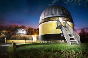 Det 110 år gamle Ole Rømer-Observatorium i Kongelunden i Aarhus er ved at blive restaureret ude og inde, hvor bygningen skal bringes tilbage til et mere oprindeligt udtryk. Foto: Maria Randima, AU Foto, Aarhus Universitet.