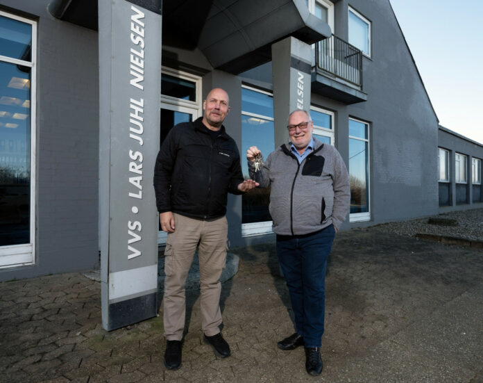 Peter Kanstrup, der er serviceleder i Teknikhus Syd- & Sønderjylland i Kemp & Lauritzen (til venstre) og Lars Juhl Nielsen, indehaver af VVS-Firmaet Lars Juhl Nielsen. Foto: PR.