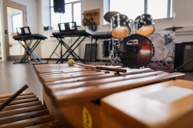 Varde Musik- og Billedskole har i forbindelse med byggeriet også fået nye moderne lokaler med flere øverum. Foto: Varde Kommune.