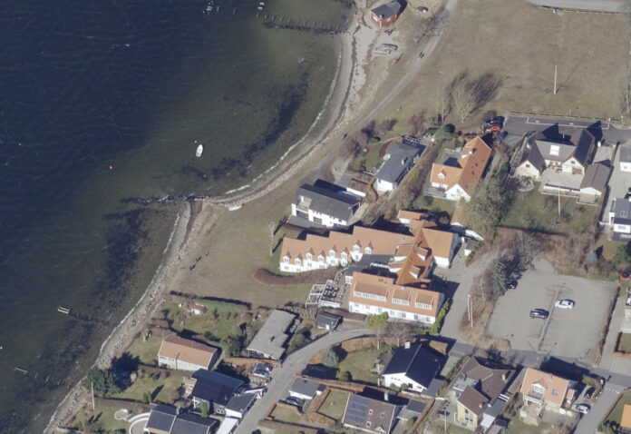 Badehotel Søfryd ved Roskilde Fjord i Jyllinge er begæret konkurs. Foto: Styrelsen for Dataforsyning og Infrastruktur.