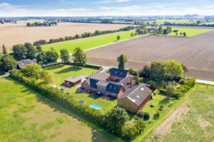 Denne ejendom på Maglebyvej i Magleby er det største hus til salg i Danmark. Foto: Danbolig Stevns.