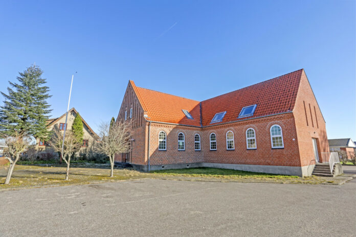 Gammel baptistkirke i Gandrup til salg. Foto: Mæglerhuset.